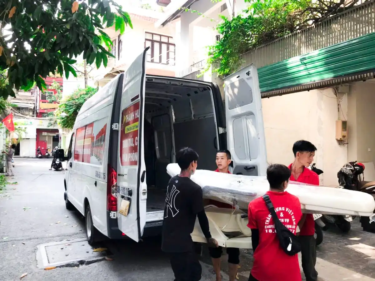 bốc xếp đồ đạc lên xe