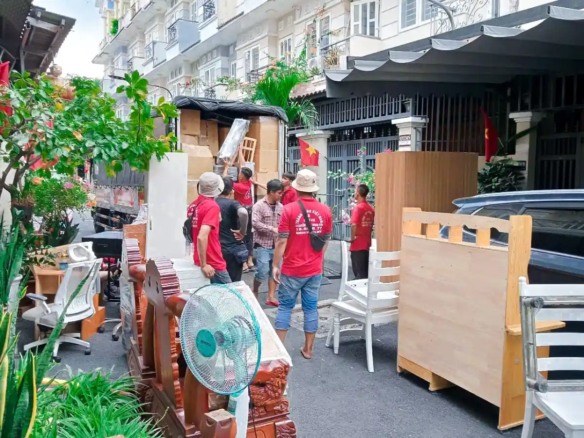 bốc xếp hàng xuống xe