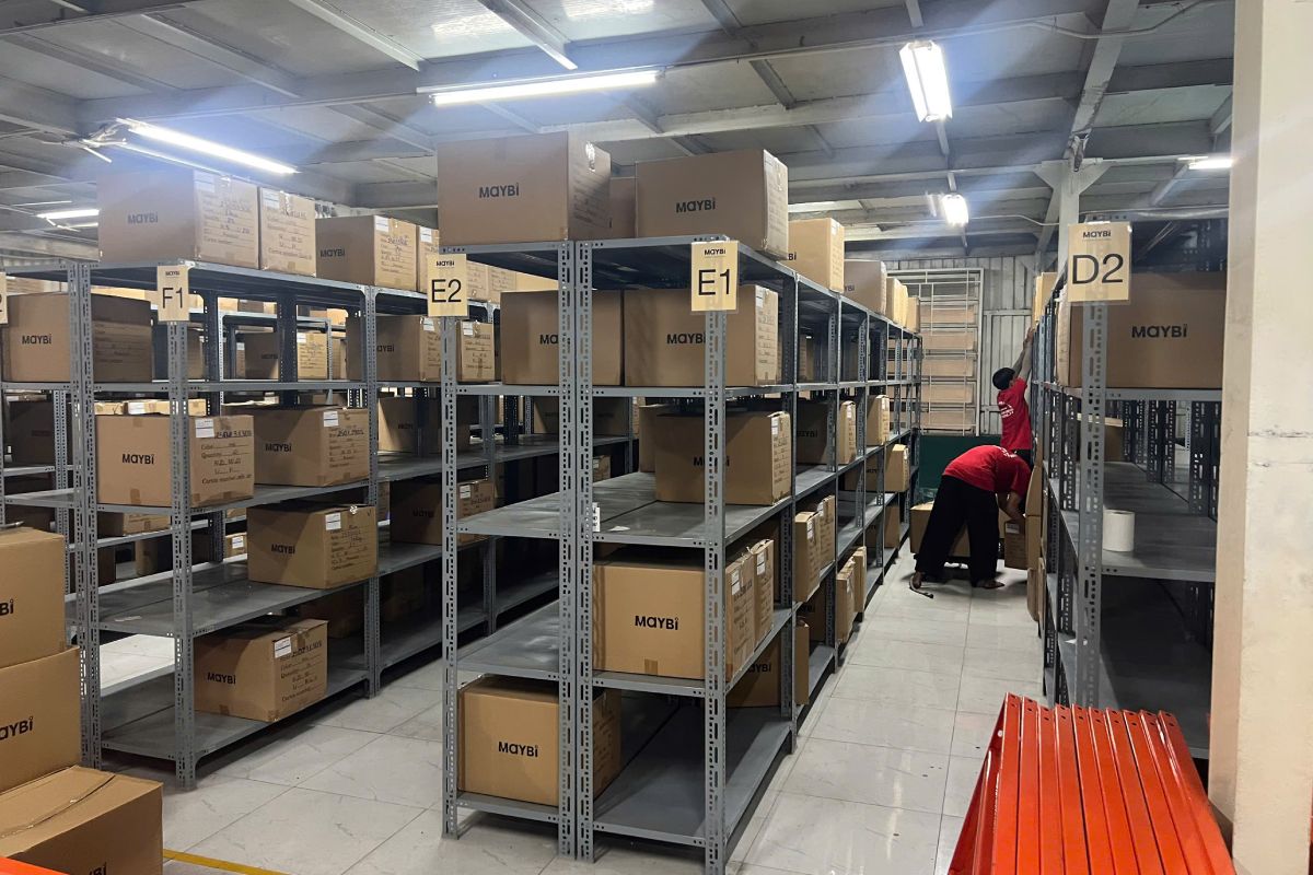 hàng hóa được sắp xếp ngăn nắp tại kho mới