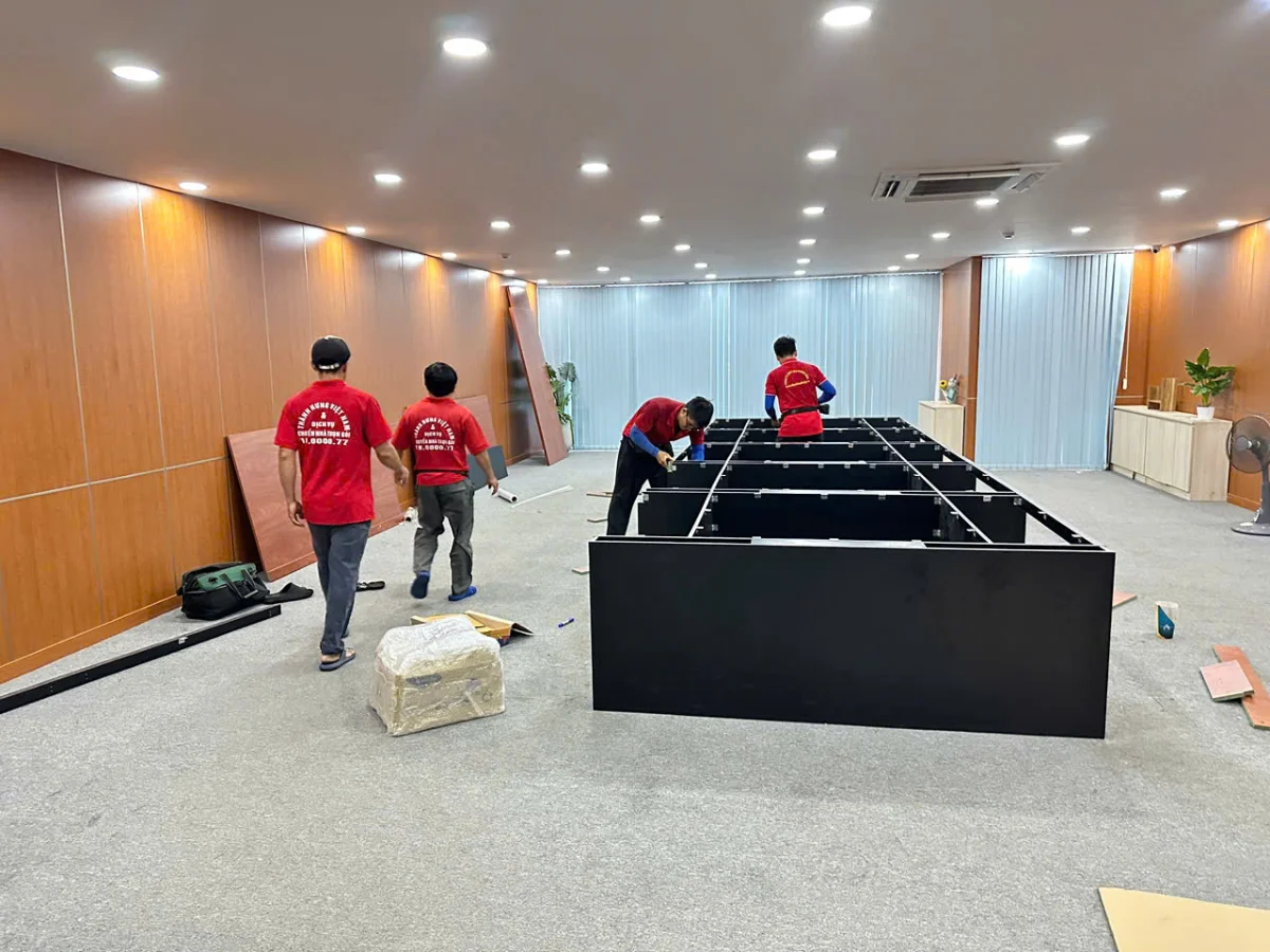 lắp đặt nội thất văn phòng sau khi vận chuyển