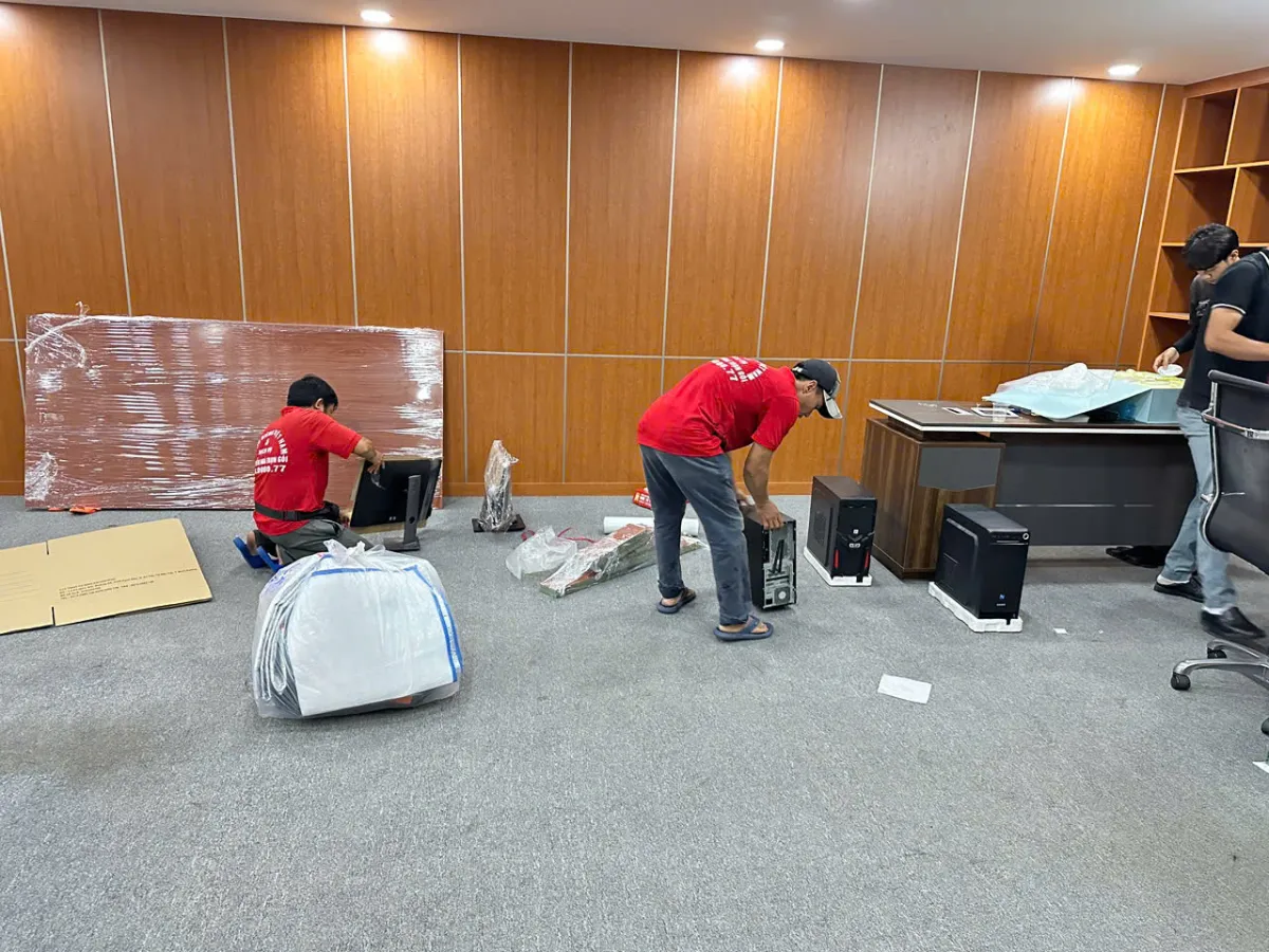 tháo lắp và đóng gói thiết bị máy tính